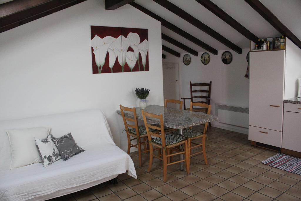 Casa Gialla Gordola Ruang foto