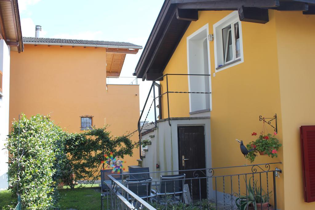 Casa Gialla Gordola Ruang foto