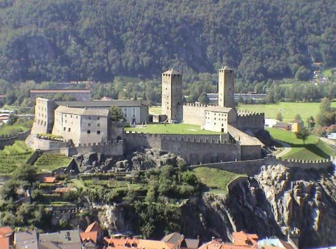 Casa Gialla Gordola Bagian luar foto